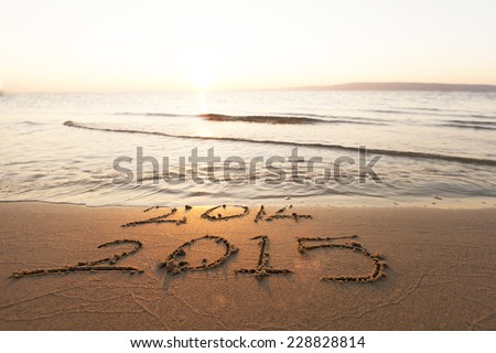 2014 washed away by a wave from the sea, 2015 begins. a new year starts