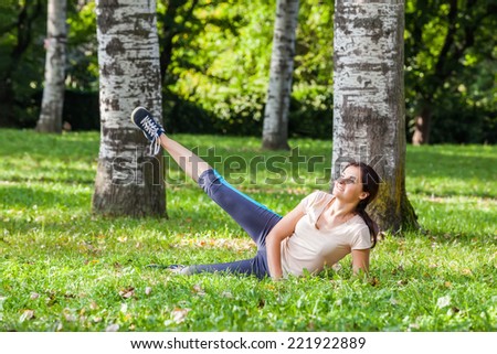 woman 35 years old doing sport exercise in park