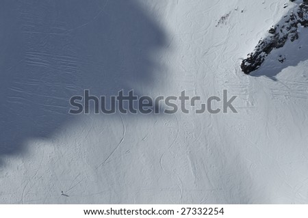 woman snowboarder in the last stage of the 2009 feminine freeride extreme finals.