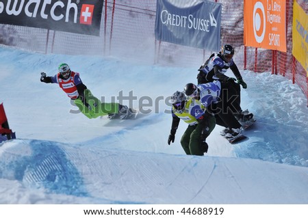VEYSONNAZ, SWITZERLAND - JANUARY 15:  FIS World Championship Snowboard Cross finals. Finalist Drew Neilson leads Alex Pullin on January 15, 2010 in Veysonnaz, Switzerland