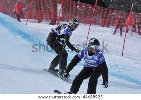 VEYSONNAZ, SWITZERLAND - JANUARY 15:  FIS World Championship Snowboard Cross finals. Alex Pullin leads David Bakes on January 15, 2010 in Veysonnaz, Switzerland