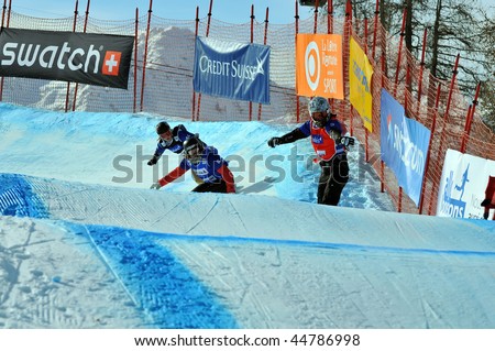 VEYSONNAZ, SWITZERLAND - JANUARY 15: World championship Snowboard cross  finals. Ladies finals Dominique Maltais leads Helene Olafsen. Janary 15, 2010 in Veysonnaz, Switzerland.