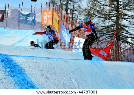 VEYSONNAZ, SWITZERLAND - JANUARY 15: World championship Snowboard cross  finals. Maltais and Olafsen in the ladies finals. Janary 15, 2010 in Veysonnaz, Switzerland.