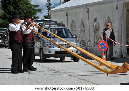 THYON, SWITZERLAND - JULY 31: Alpine horn blowers at the Swiss National holiday celebrations 2010 :  July 31, 2010 in Thyon, Switzerland