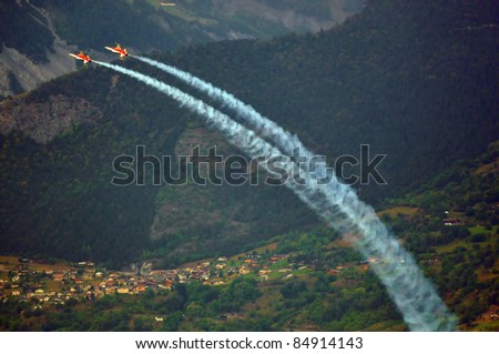 SION, SWITZERLAND - SEPTEMBER 17: Swiss airforce team making an inverted bank at the Breitling Air show.  September 17, 2011 in Sion, Switzerland