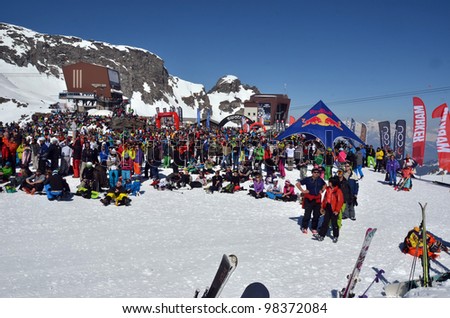 VERBIER, SWITZERLAND - MARCH 24: Spectators wait at the bottom of the ski run at the 2012 Freeride world tour final on March 24, 2011 in Verbier, Switzerland