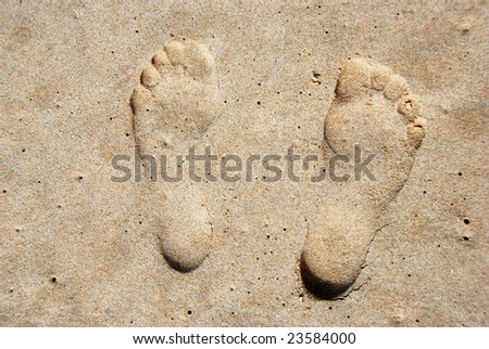 Two+footprints+in+sand