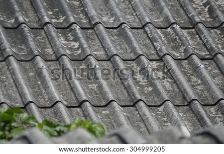SELECTIVE FOCUS TO ZINC METAL ROOF TEXTURE BACKGROUND IN NATURE DAY LIGHT