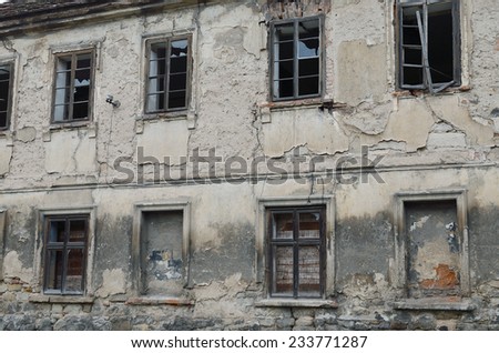 Broken Windows  /  Broken windows in an old village \