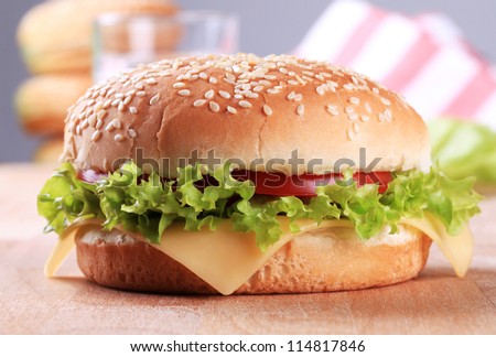 Sesame seed bun with cheese, lettuce and tomato