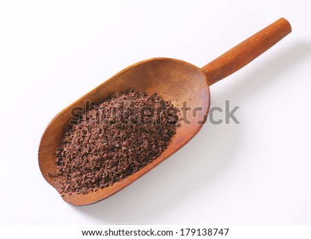 Chocolate powder in a wooden scoop