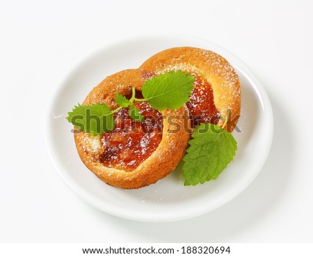 Small round cakes filled with apple puree