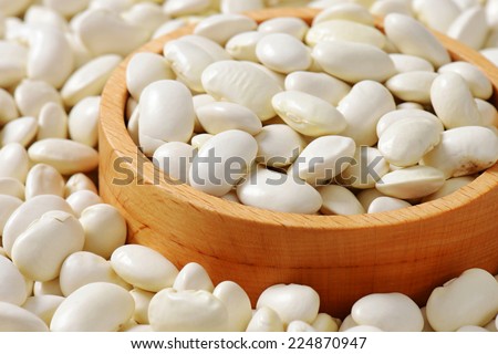 Bowl of raw Lima beans