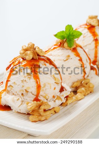 Scoops of walnut ice cream with caramel sauce