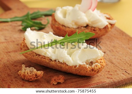 Crisp rolls and cheese spread