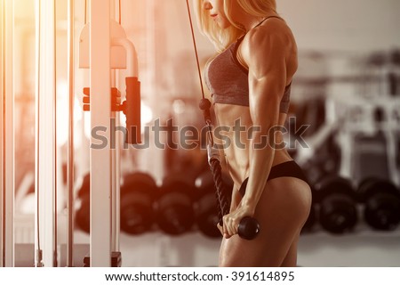 Classic bodybuilding. Muscular blonde fitness woman doing exercises in the gym. Fitness - concept of healthy lifestyle. Fitness woman in the gym. Crossfit woman. Bodybuilder woman in the gym.