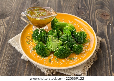Broccoli with sesame seeds, sesame oil, soy sauce and green onions