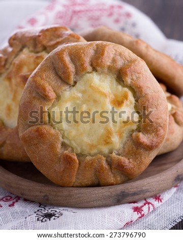 Shangi, traditional Russian pies with potatoes