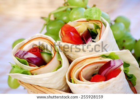 Wrap sandwich : Ham and cheese wrap sandwiches in picnic basket