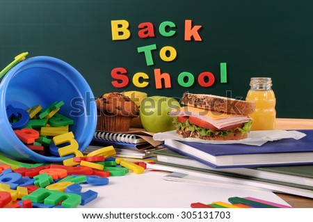 Back to school classroom message with packed lunch