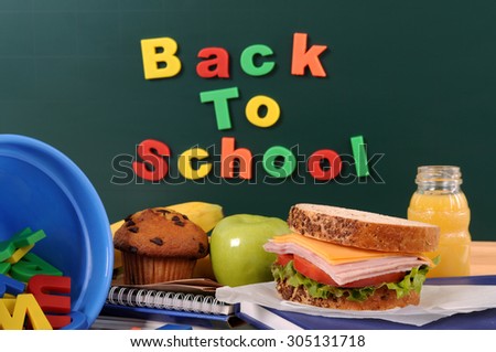 Back to school reminder message, packed lunch on desk