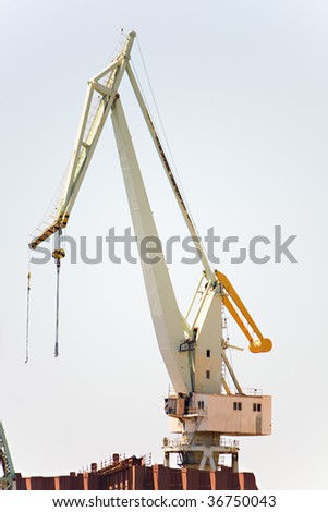 giant crane for ship building