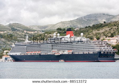 luxury big cruiser sea transport at marine