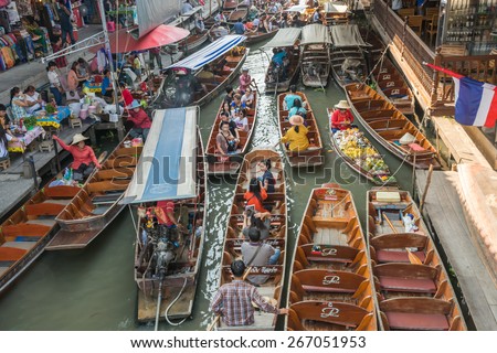 Damnoen Saduak ,Ratchaburi, Thailand - March 8: Top viewr  at Damnoen Saduak Floating Market On March 8, 2015  at Damnoen Saduak Floating Market, Ratchaburi, Thaland.