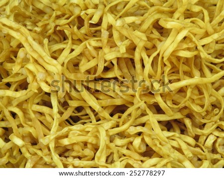 Fried egg noodles at the evening market in Chiang Mai, Thailand
