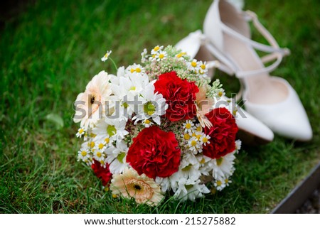 bride flowers wedding shoes rings