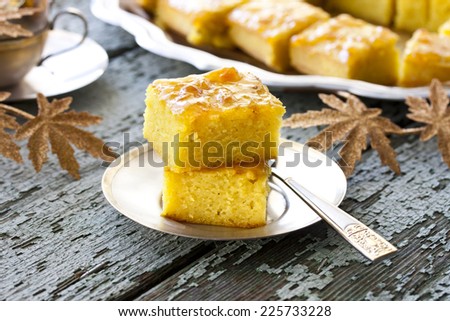 cake with semolina, turmeric and apricot jam