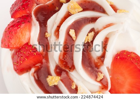 Yogurt ice cream with fresh strawberries and marmalade