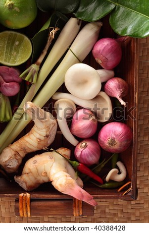 ingredient for Tom yum kung, there are lemongrass, shallot, galangal, roasted dried chili paste, small chili, kaffir lime leaf.