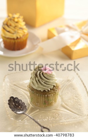 various of cup cakes, present its colorful and decoration. Gift box behind.