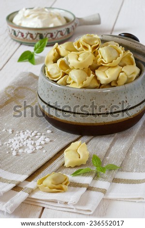 Quick and easy dinner: frozen foods, Ravioli with sour cream