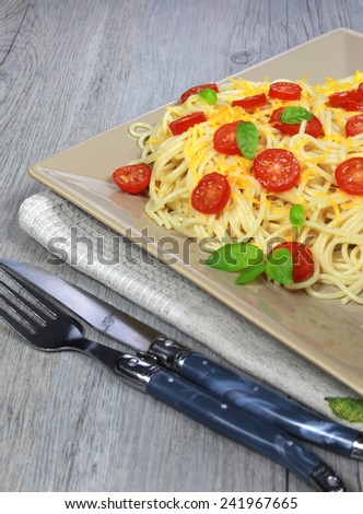 Italian cuisine: Spaghetti with tomato and grated cheese