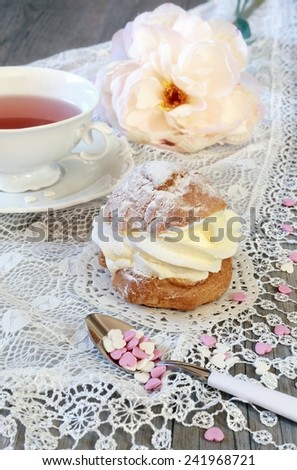 Valentine\'s Day: Romantic tea drinking with pastry chantilly cream, hearts and pink peony