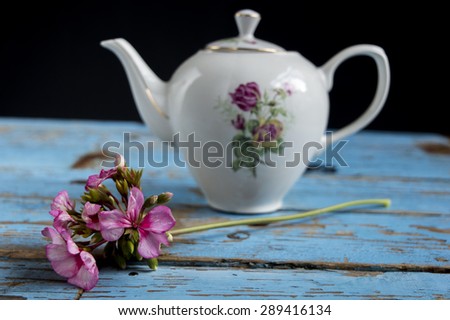 Muscat flower with teapot