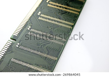 Ram memory seen from below. The golden path to the green circuit board.