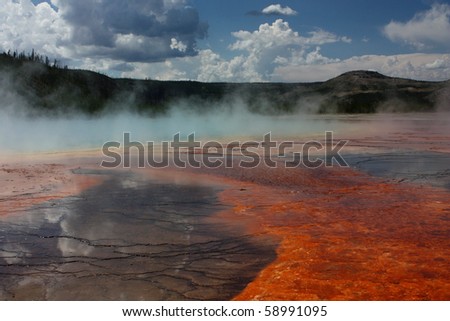 grand prismatic spring at midway geyser basin, yellowstone national park, wyoming