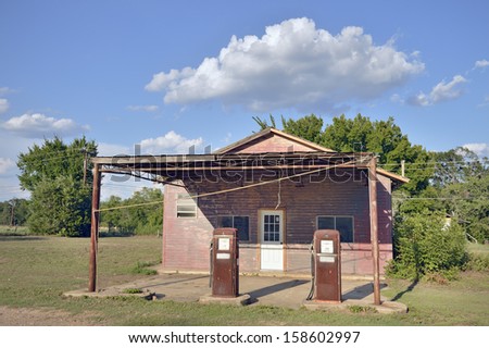 Old country gasoline station, Lexington, Texas, USA
