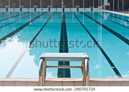 Swimming pool starting block