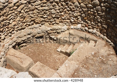 Early Minoan house at the bottom of a storage pit of the Palatial Period at Knossos