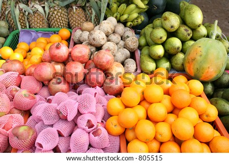A display of fruit on a Sri Lanka vendor\'s stall