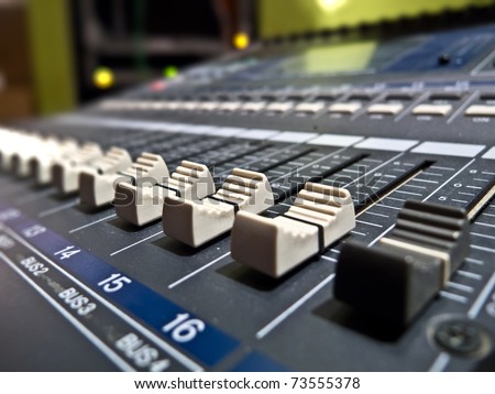 Sound mixing device