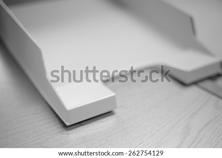 Empty document tray