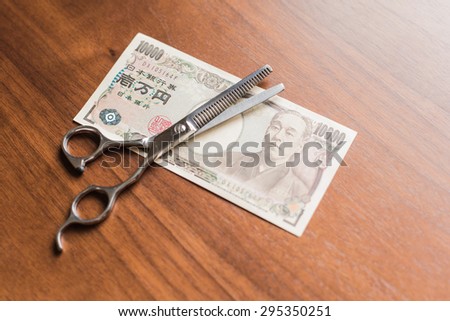 Thinning scissors and ten thousands yen