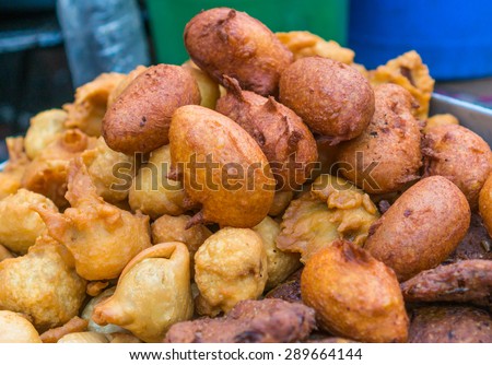 Vegetable pakoras, a delicious street food in India.
