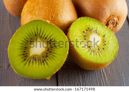 Kiwi in two halves with other kiwis on the back