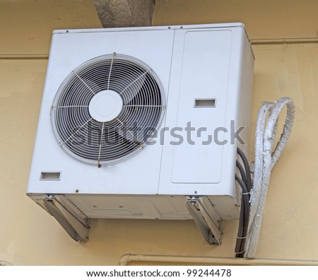 Externe engine of an air conditioner pending from wall